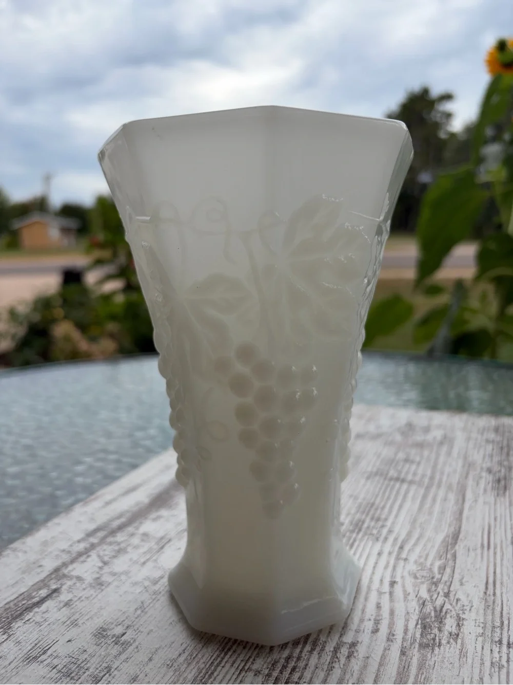 VINTAGE Mid Century MILK GLASS Harvest Grape Vase by Anchor Hocking 7”